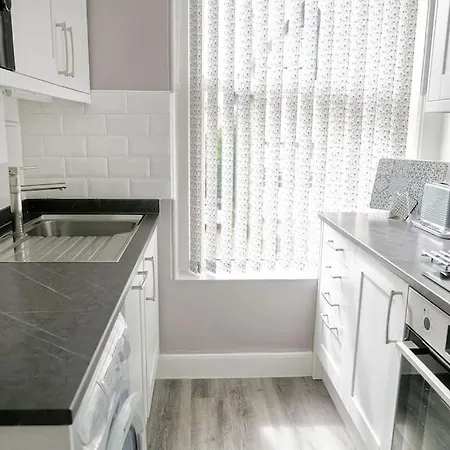דירה 2, 9 East Park Road *