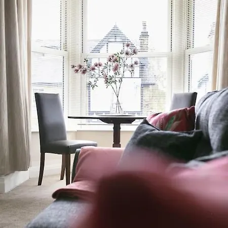 2, 9 East Park Road Apartament